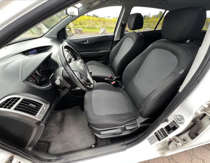 Hyundai i20 16