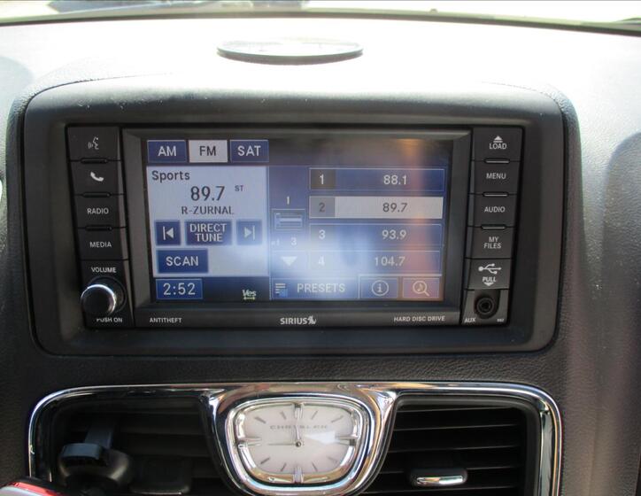 Chrysler Town & Country 19