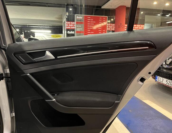Volkswagen Golf 24