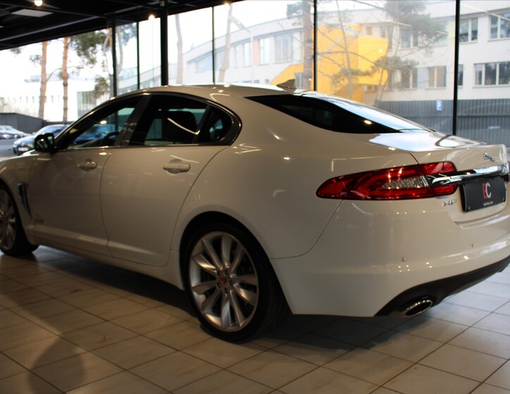 Jaguar XF 4