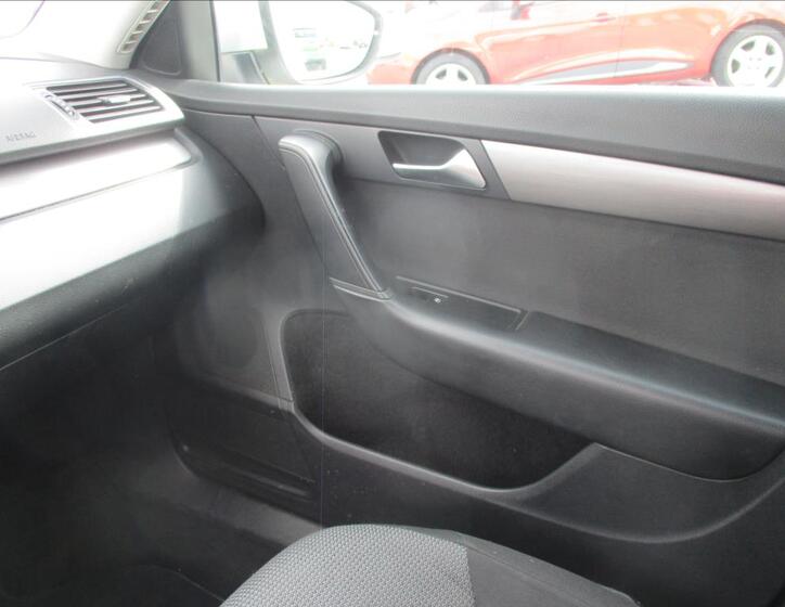 Volkswagen Passat 25