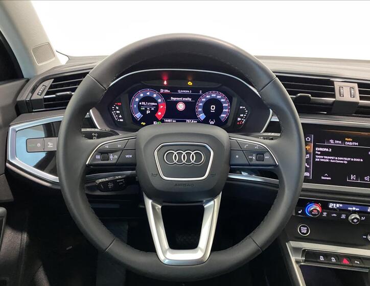 Audi Q3 10