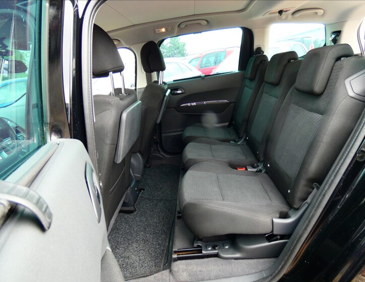 Peugeot 5008 10