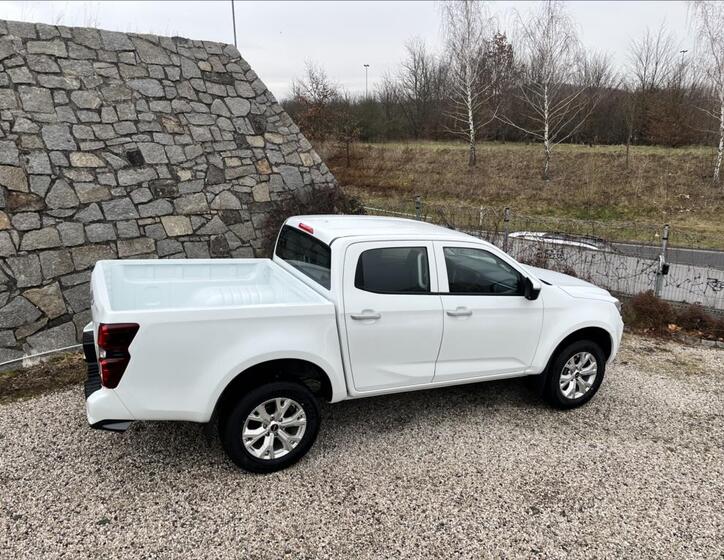 Isuzu D-Max 8