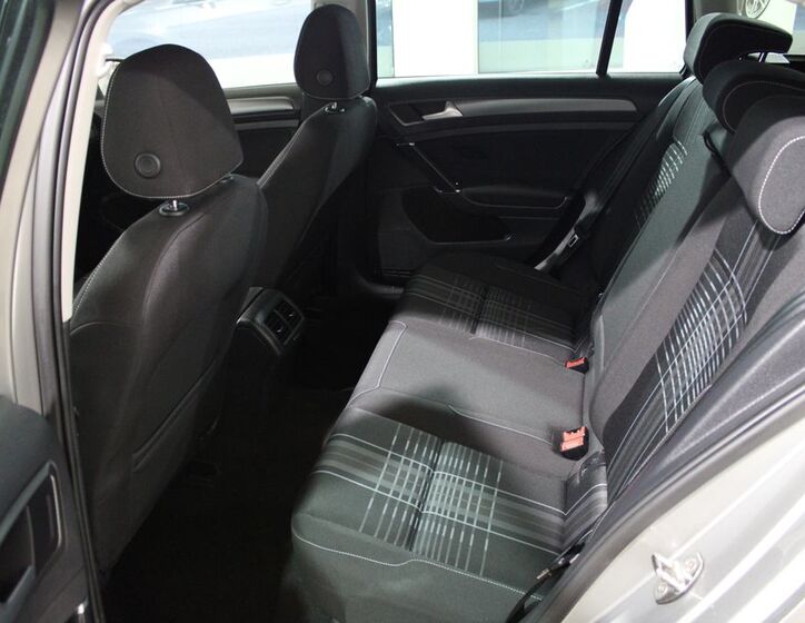 Volkswagen Golf 9