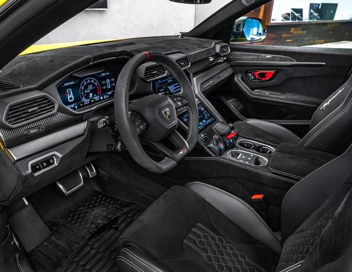 Lamborghini Urus 26