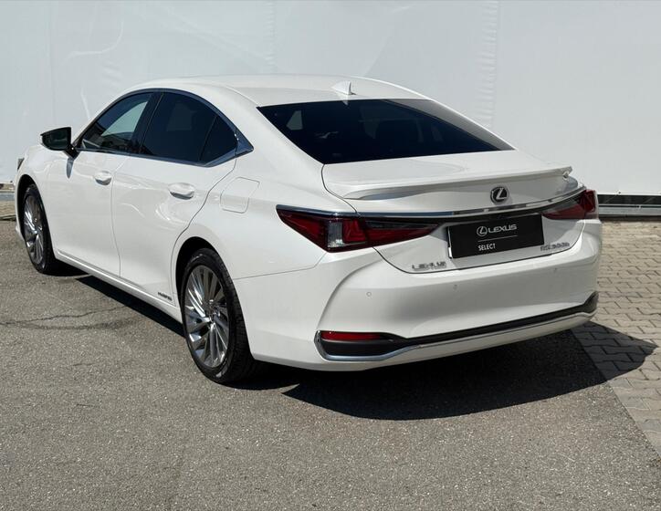 Lexus ES 300h 6