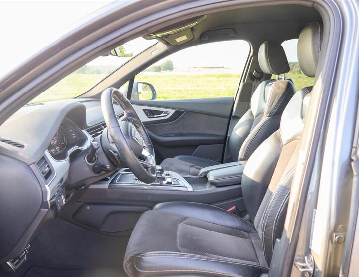 Audi Q7 13