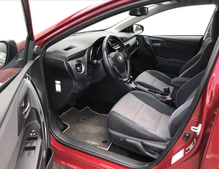 Toyota Auris 5