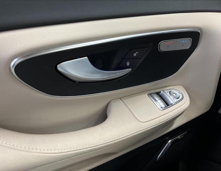 Mercedes-Benz Třídy V 12