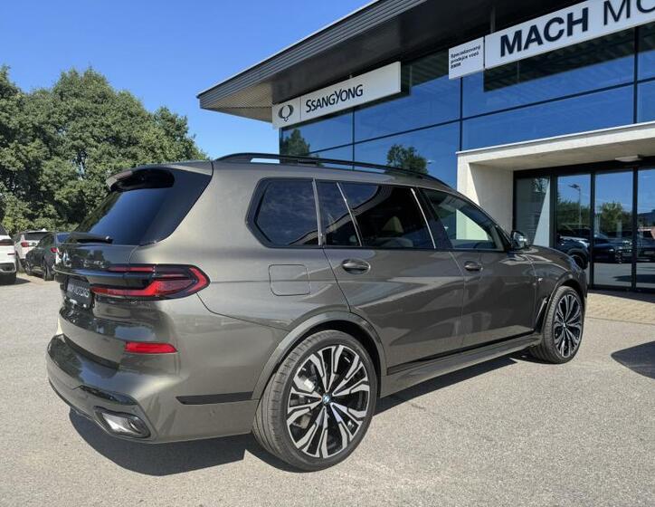 BMW X7 13