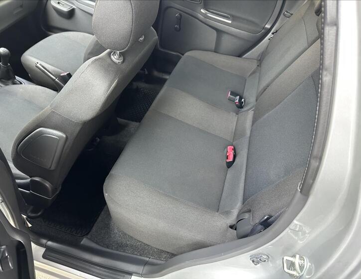 Subaru Justy 13