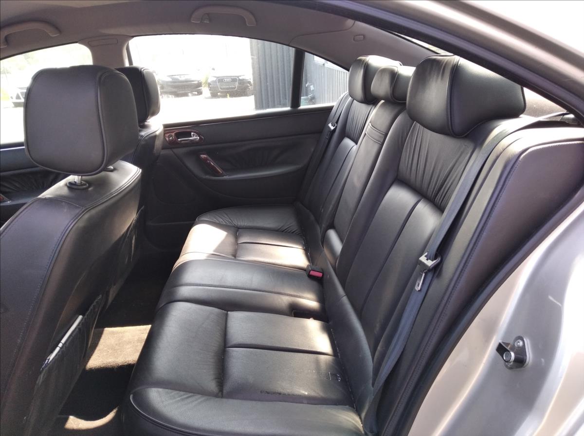 Peugeot 607