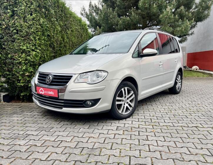 Volkswagen Touran 1