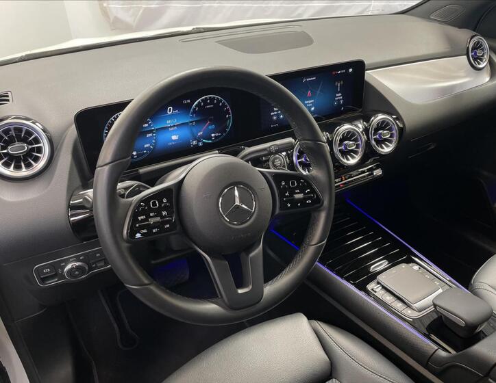Mercedes-Benz GLA 9