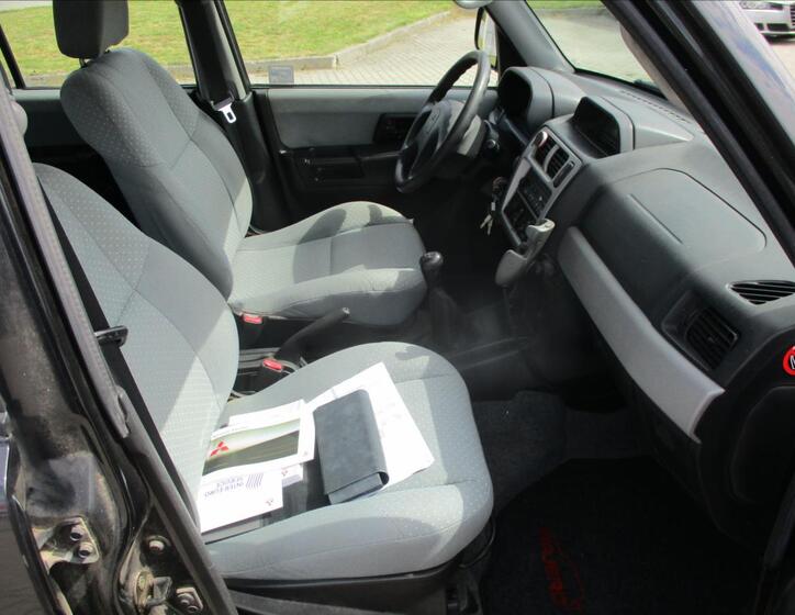 Mitsubishi Pajero Pinin 12