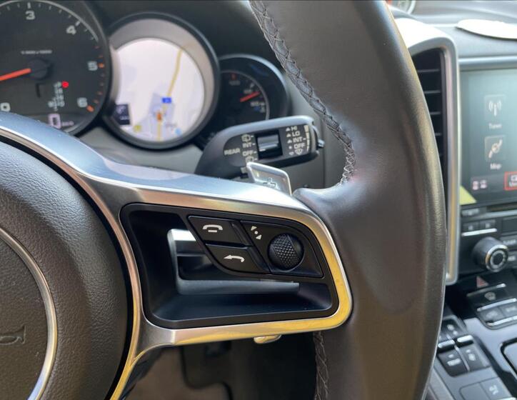Porsche Cayenne 29