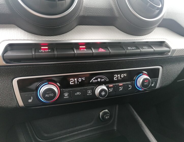 Audi Q2 15