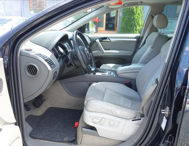 Audi Q7 10