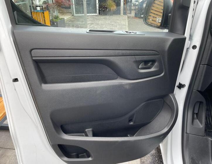 Toyota ProAce 9