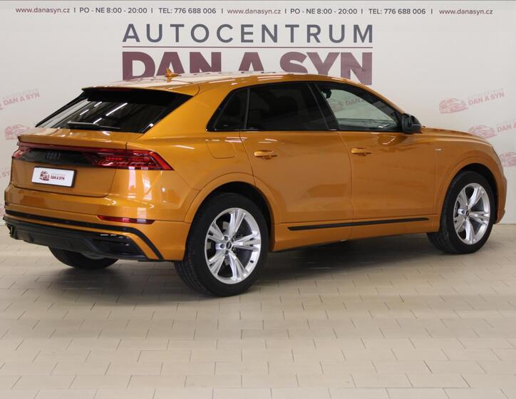 Audi Q8 4
