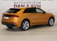 Audi Q8 4