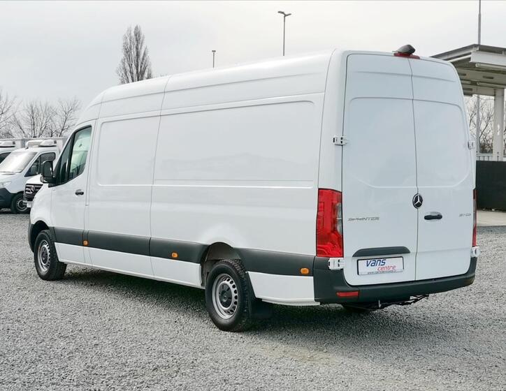 Mercedes-Benz Sprinter 4