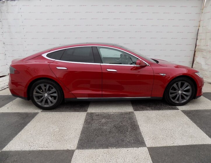 Tesla Model S 6