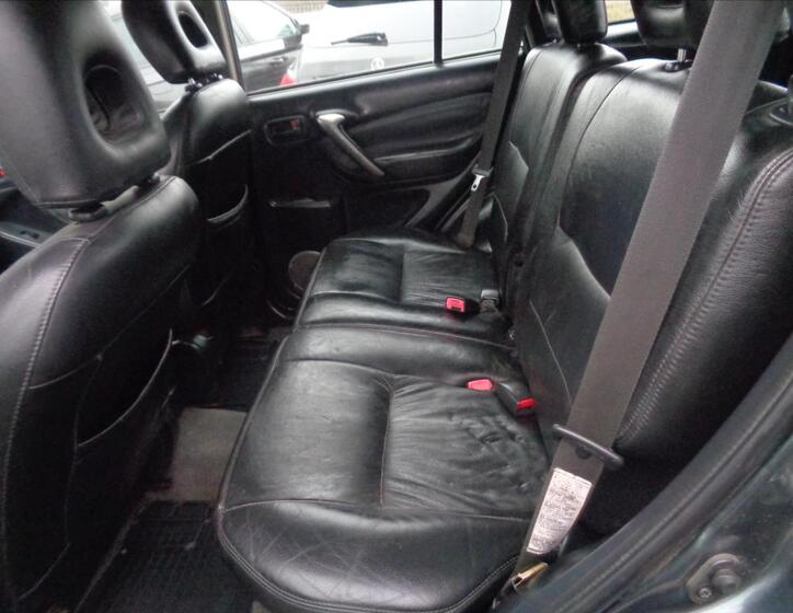 Toyota RAV4 13
