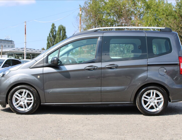 Ford Tourneo Courier 8