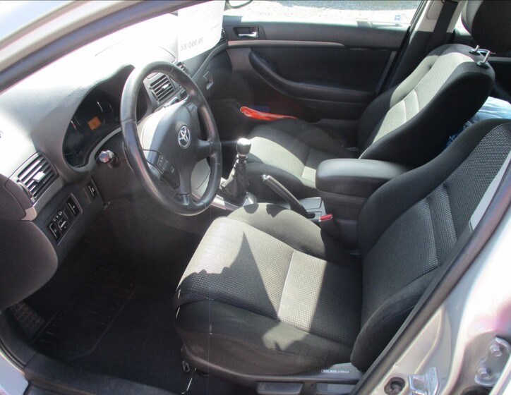 Toyota Avensis 13