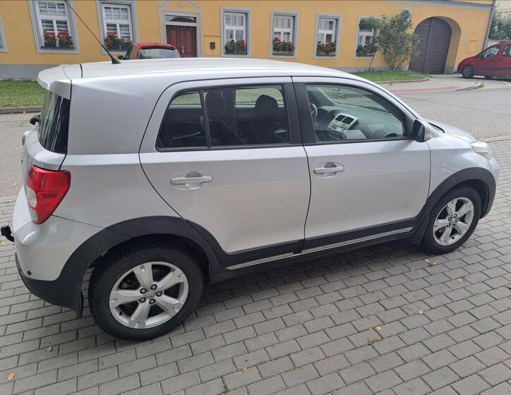 Toyota Urban Cruiser 12