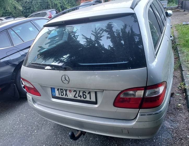 Mercedes-Benz 211 9