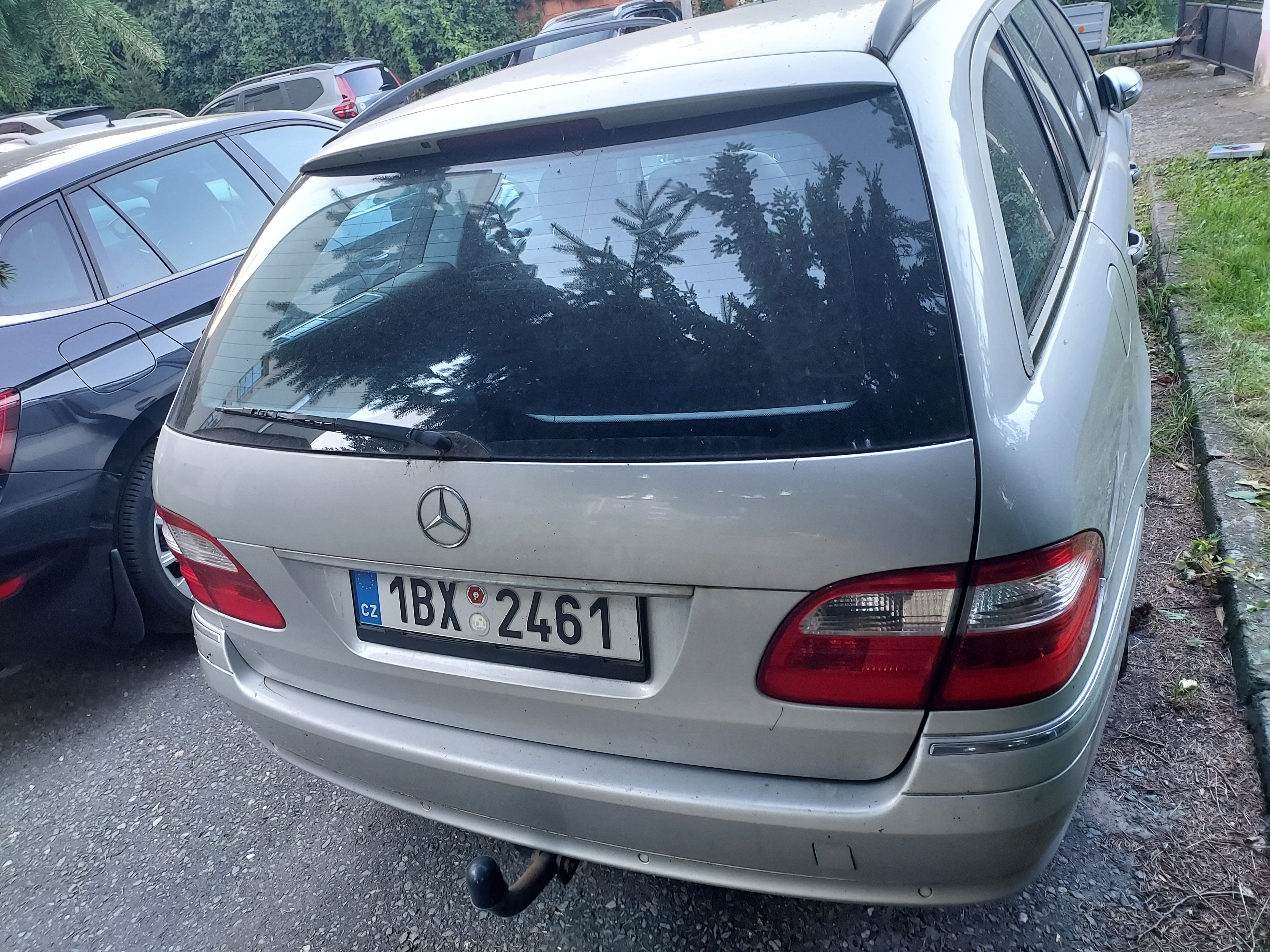 Mercedes-Benz 211