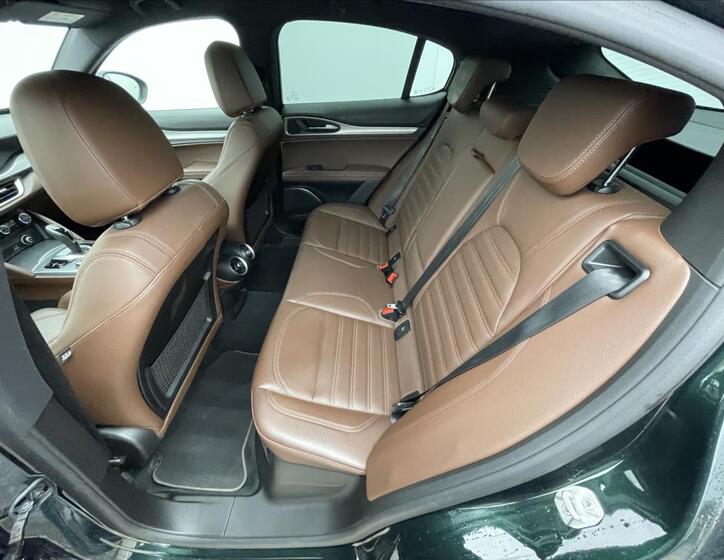 Alfa Romeo Stelvio 15