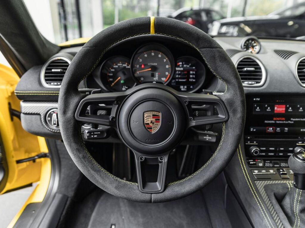 Porsche Cayman 6