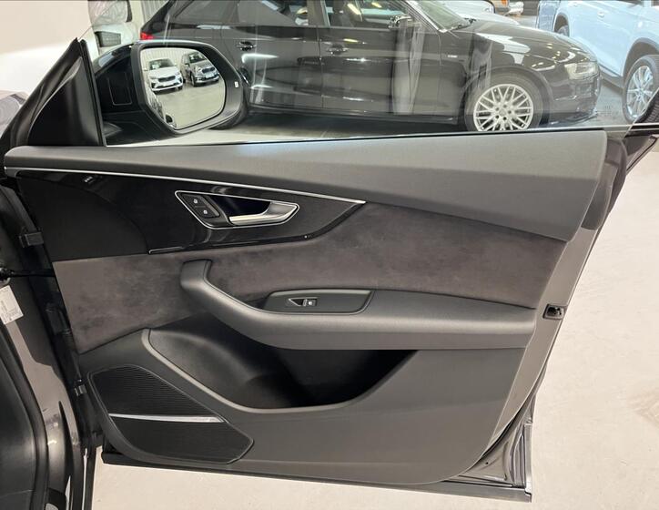 Audi Q8 40