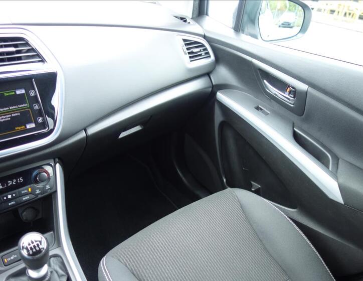 Suzuki S-Cross 37