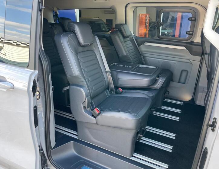 Ford Tourneo Custom 17