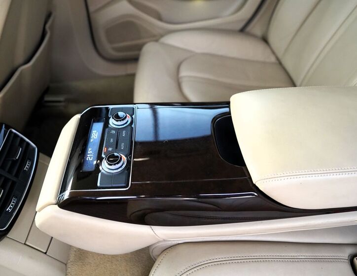 Audi A8 37