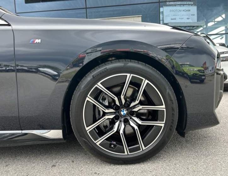 BMW i7 7