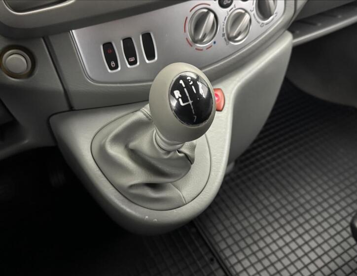 Renault Trafic 14