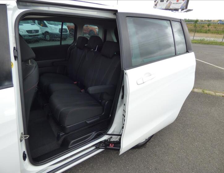 Mazda 5 28