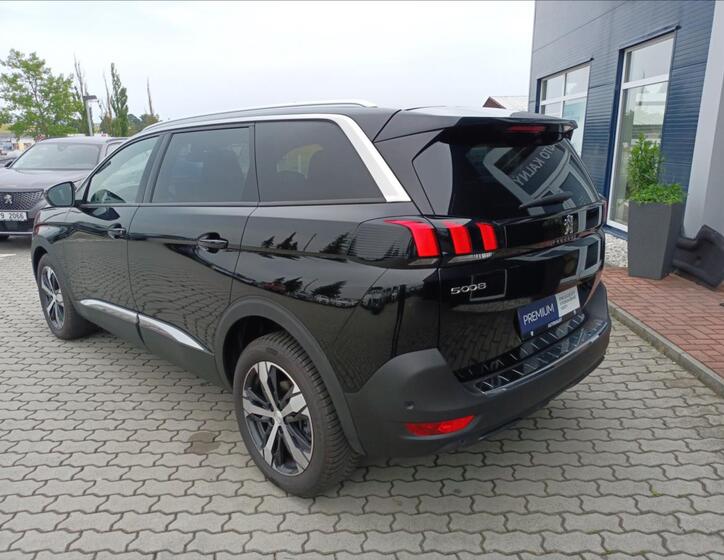 Peugeot 5008 10