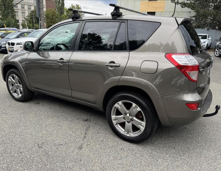 Toyota RAV4 6