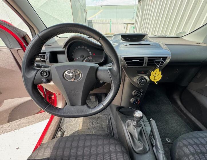 Toyota iQ 11