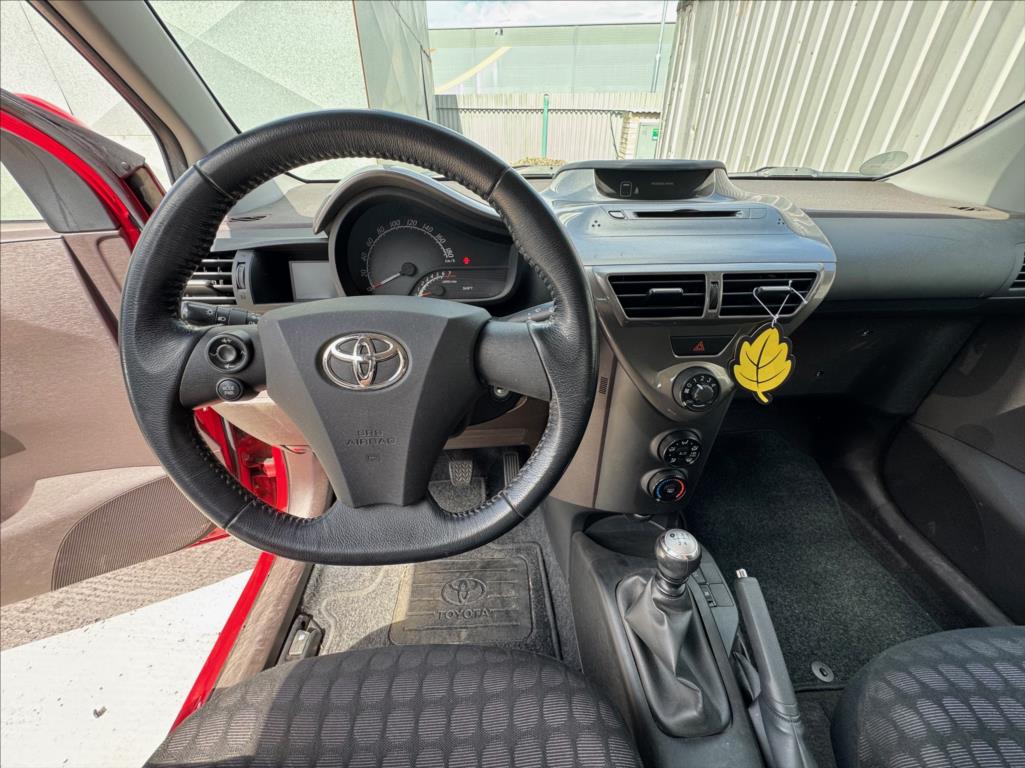 Toyota iQ