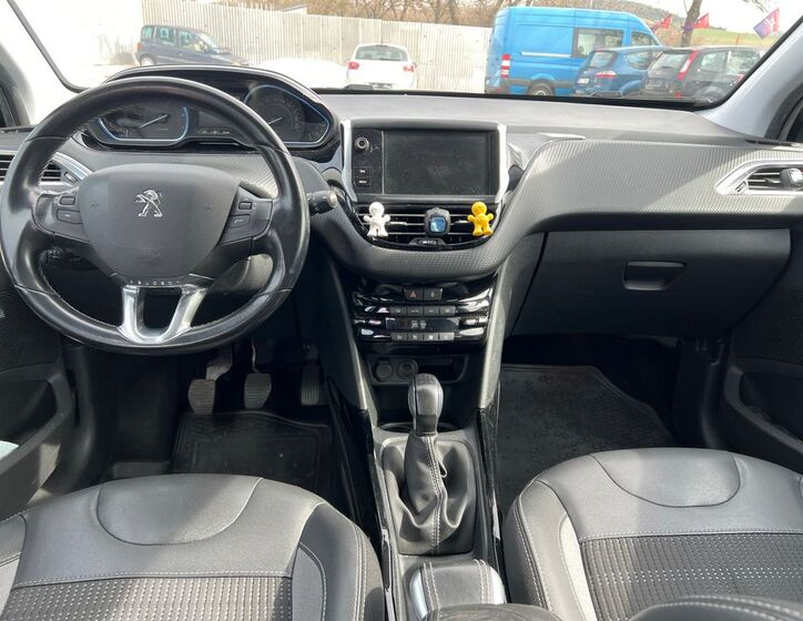 Peugeot 2008 8