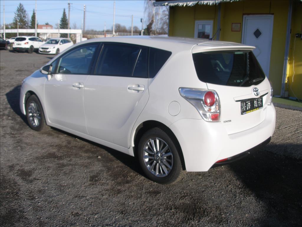 Toyota Verso 2