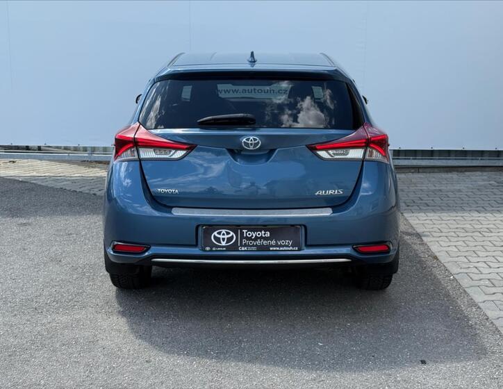 Toyota Auris 5